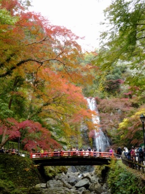 箕面大滝の紅葉　大阪