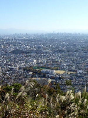 箕面市のわくわく展望台からの眺めた大阪市の高層ビル群